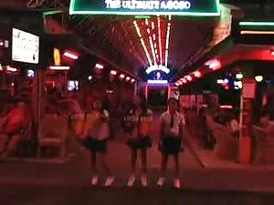 Kiara Cole trông như ...