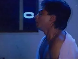 Đầu tiên hậu môn lia ...